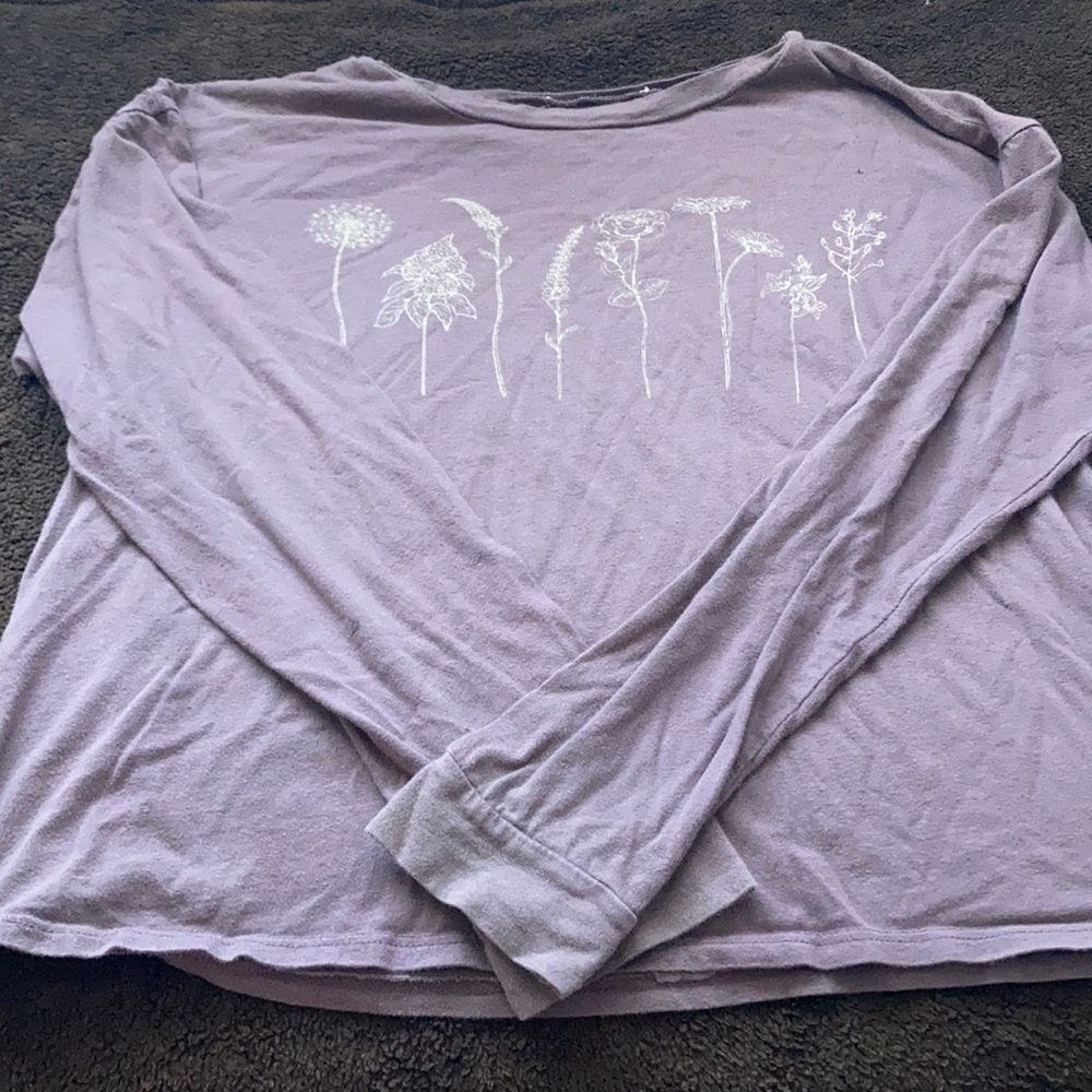 I am selling a long sleeve shirt